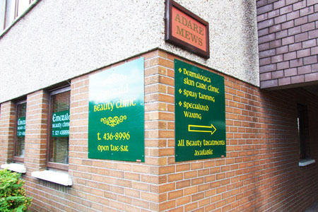 Emerald Beauty di-bond signs